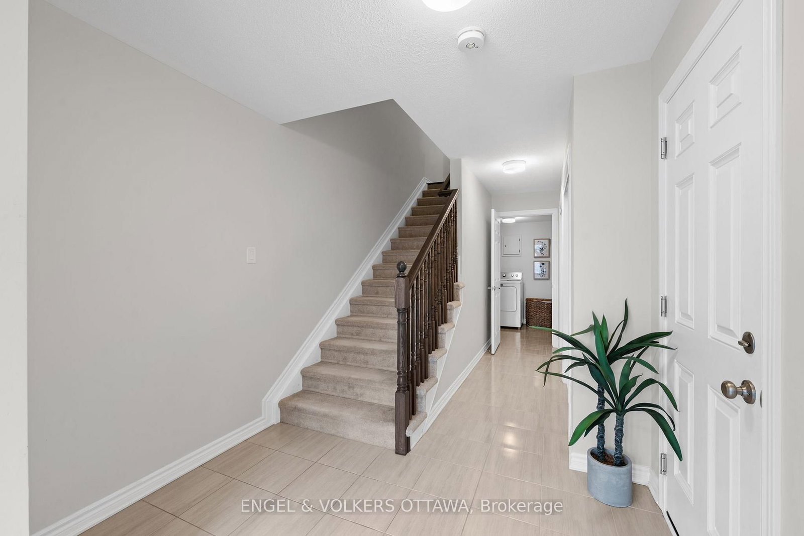 Townhouse sold at 59 Ursid Mews, Ottawa, Ontario, K2J 6T3 - Barrhaven - Half Moon Bay - MLS: X13463564