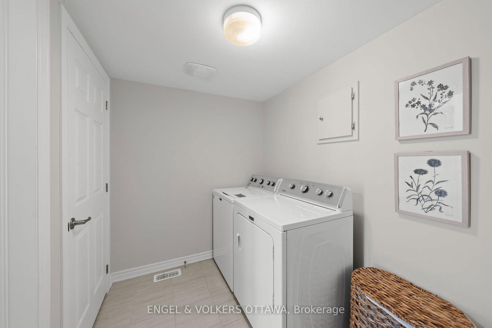 Townhouse sold at 59 Ursid Mews, Ottawa, Ontario, K2J 6T3 - Barrhaven - Half Moon Bay - MLS: X13463564