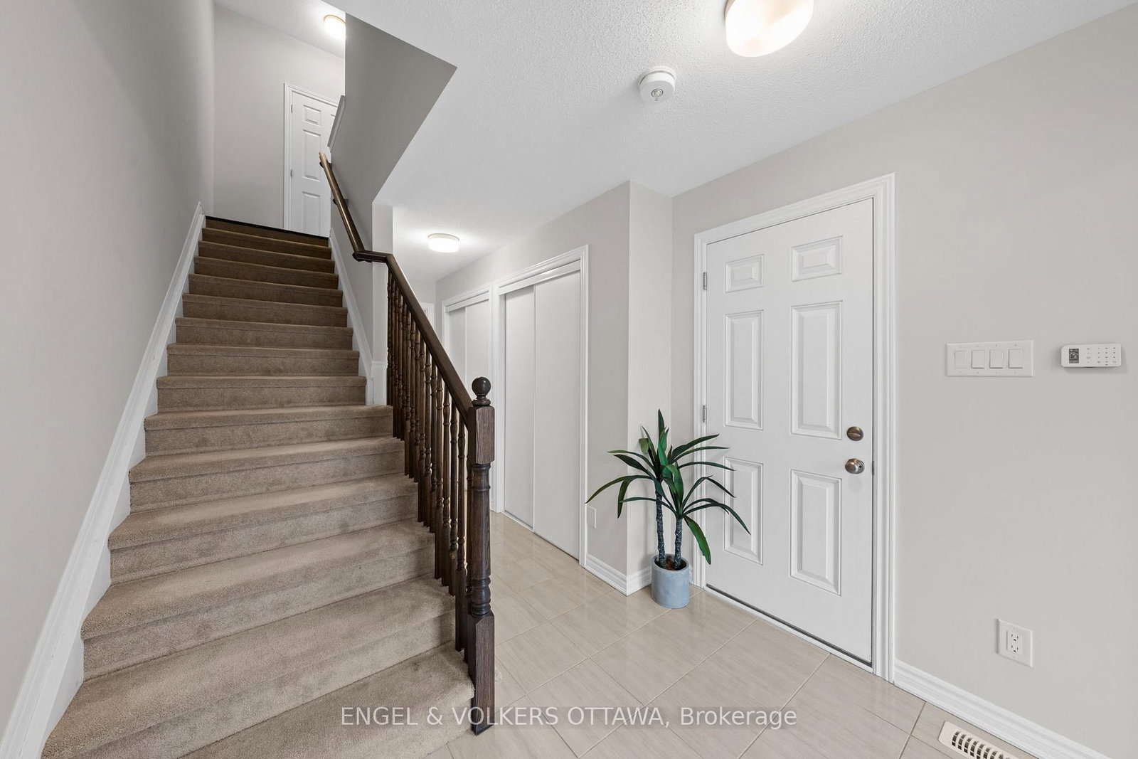Townhouse sold at 59 Ursid Mews, Ottawa, Ontario, K2J 6T3 - Barrhaven - Half Moon Bay - MLS: X13463564
