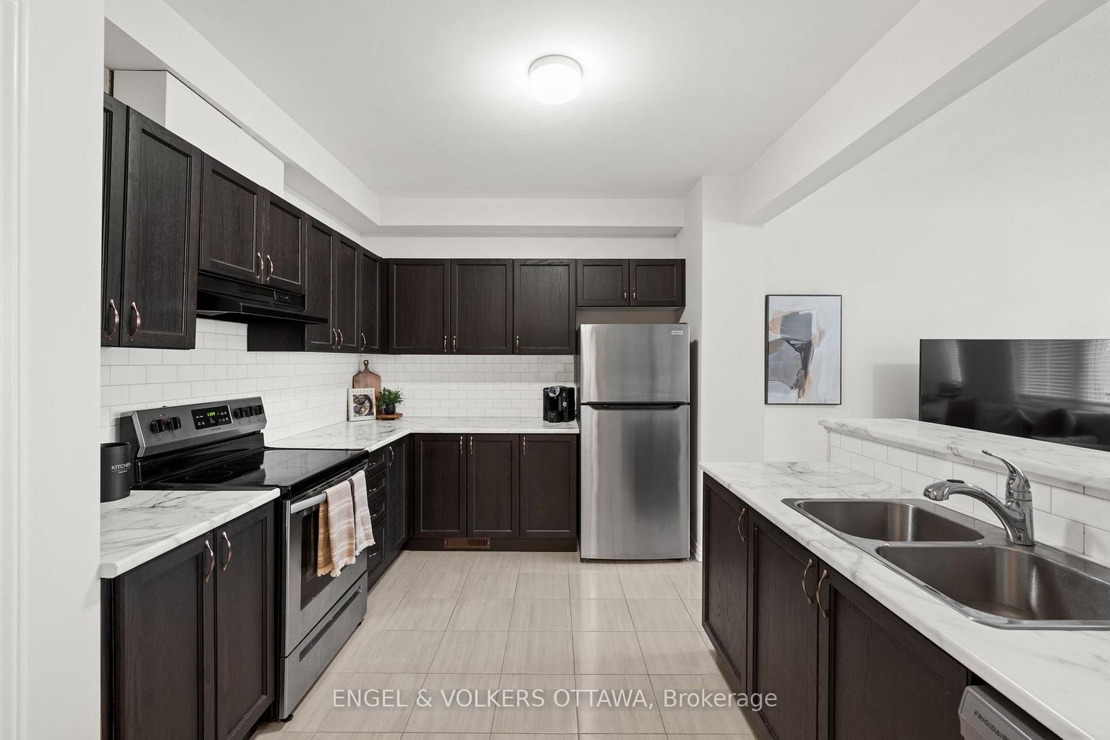 Townhouse sold at 59 Ursid Mews, Ottawa, Ontario, K2J 6T3 - Barrhaven - Half Moon Bay - MLS: X13463564