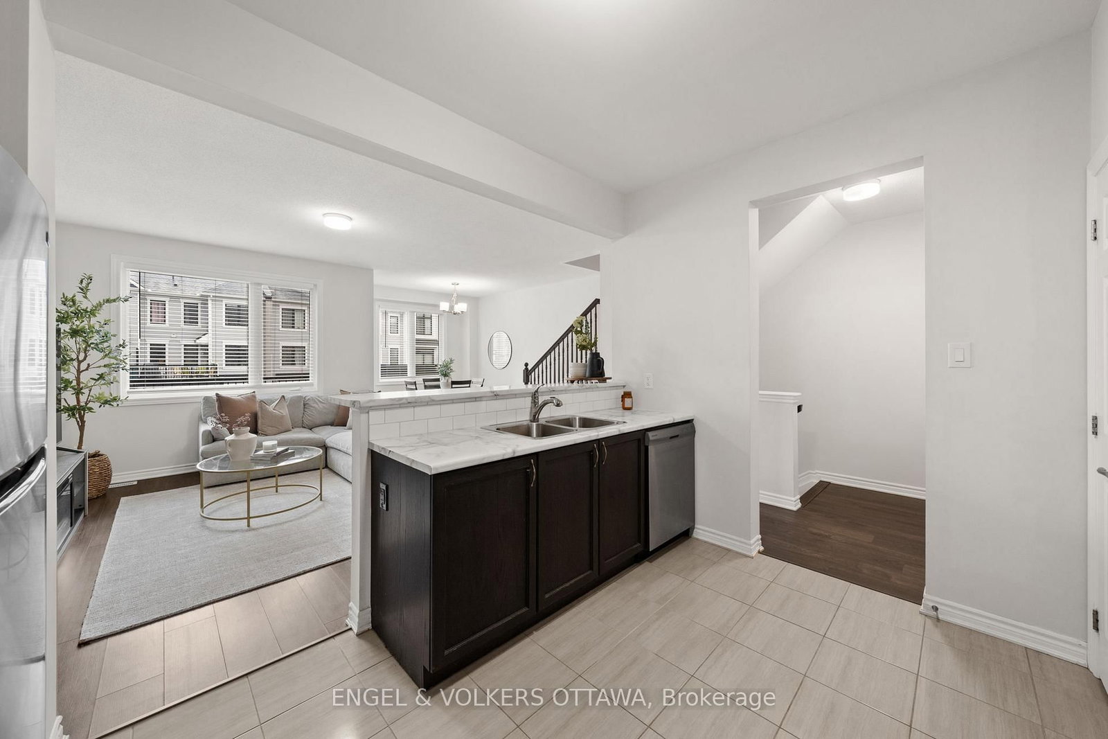 Townhouse sold at 59 Ursid Mews, Ottawa, Ontario, K2J 6T3 - Barrhaven - Half Moon Bay - MLS: X13463564