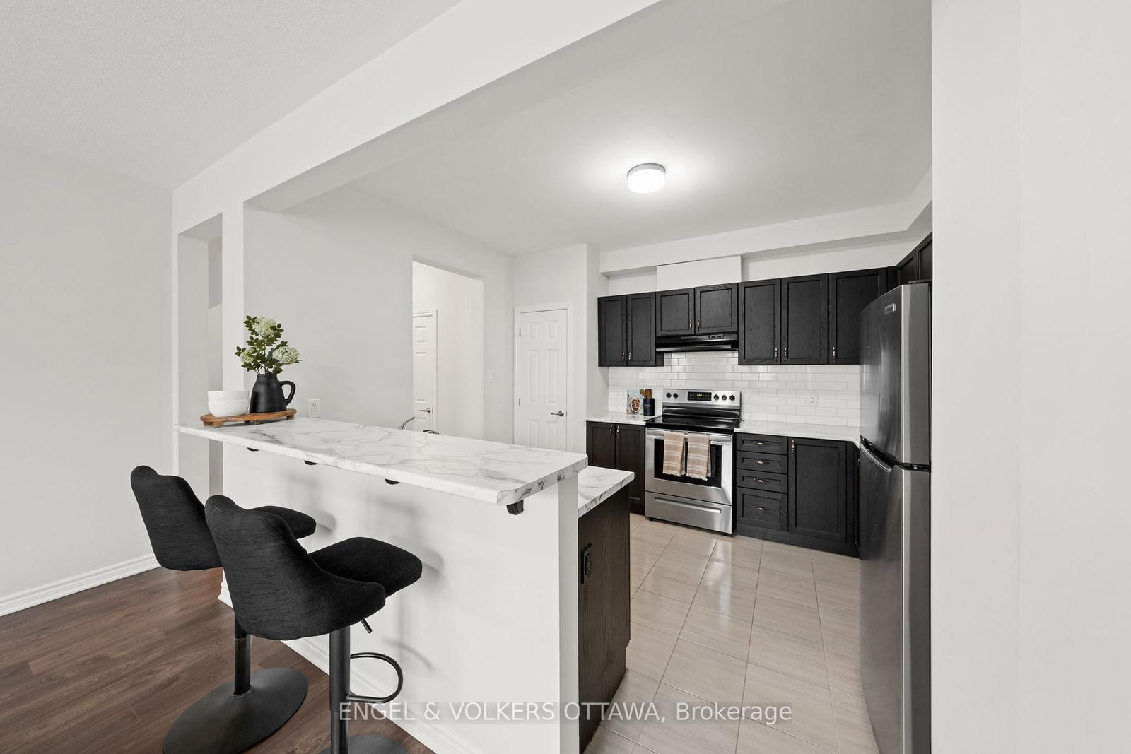 Townhouse sold at 59 Ursid Mews, Ottawa, Ontario, K2J 6T3 - Barrhaven - Half Moon Bay - MLS: X13463564
