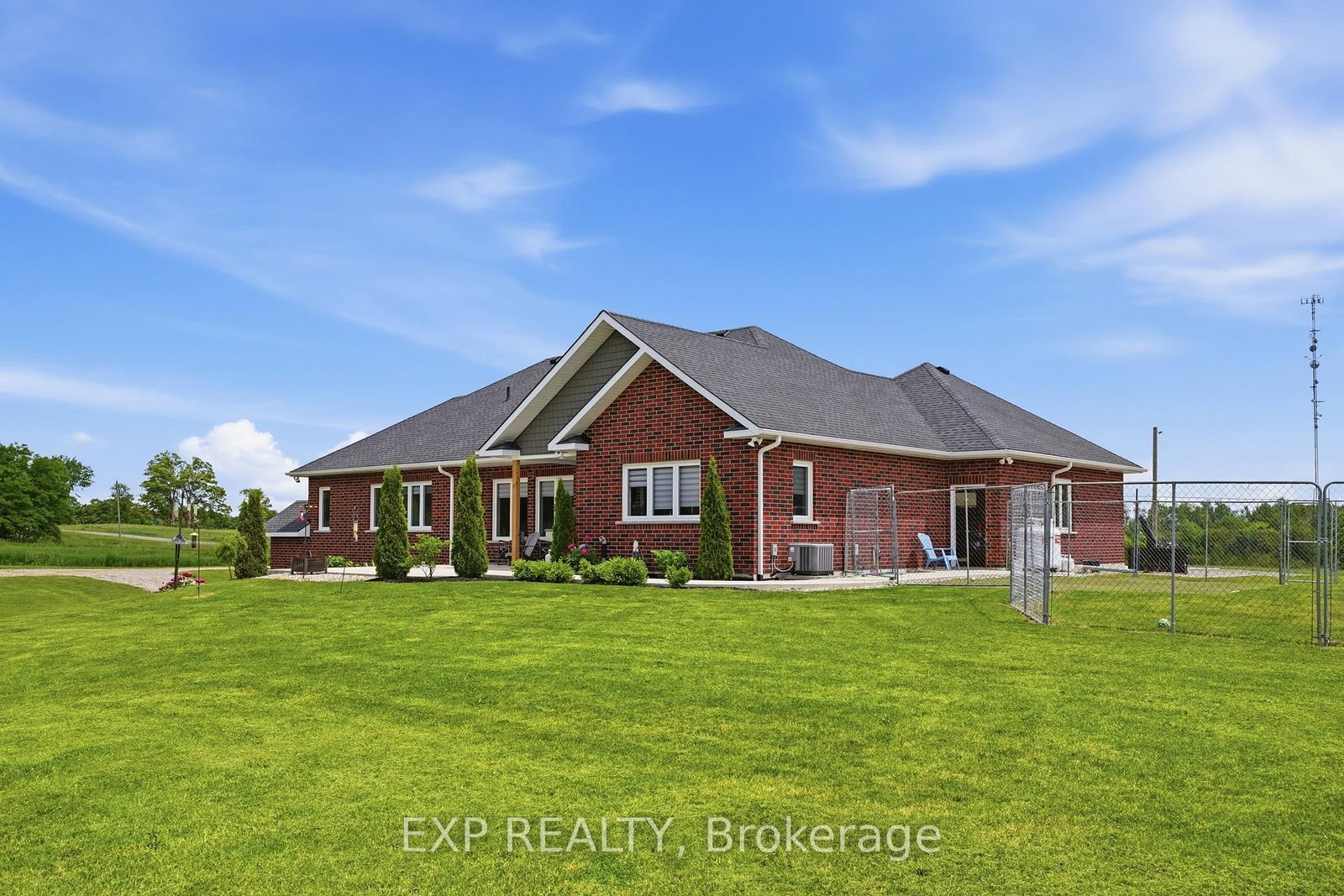 Detached House for sale at 117 Mary Street, North Huron, Ontario, N0G 2W0 - Wingham - MLS: X13463580