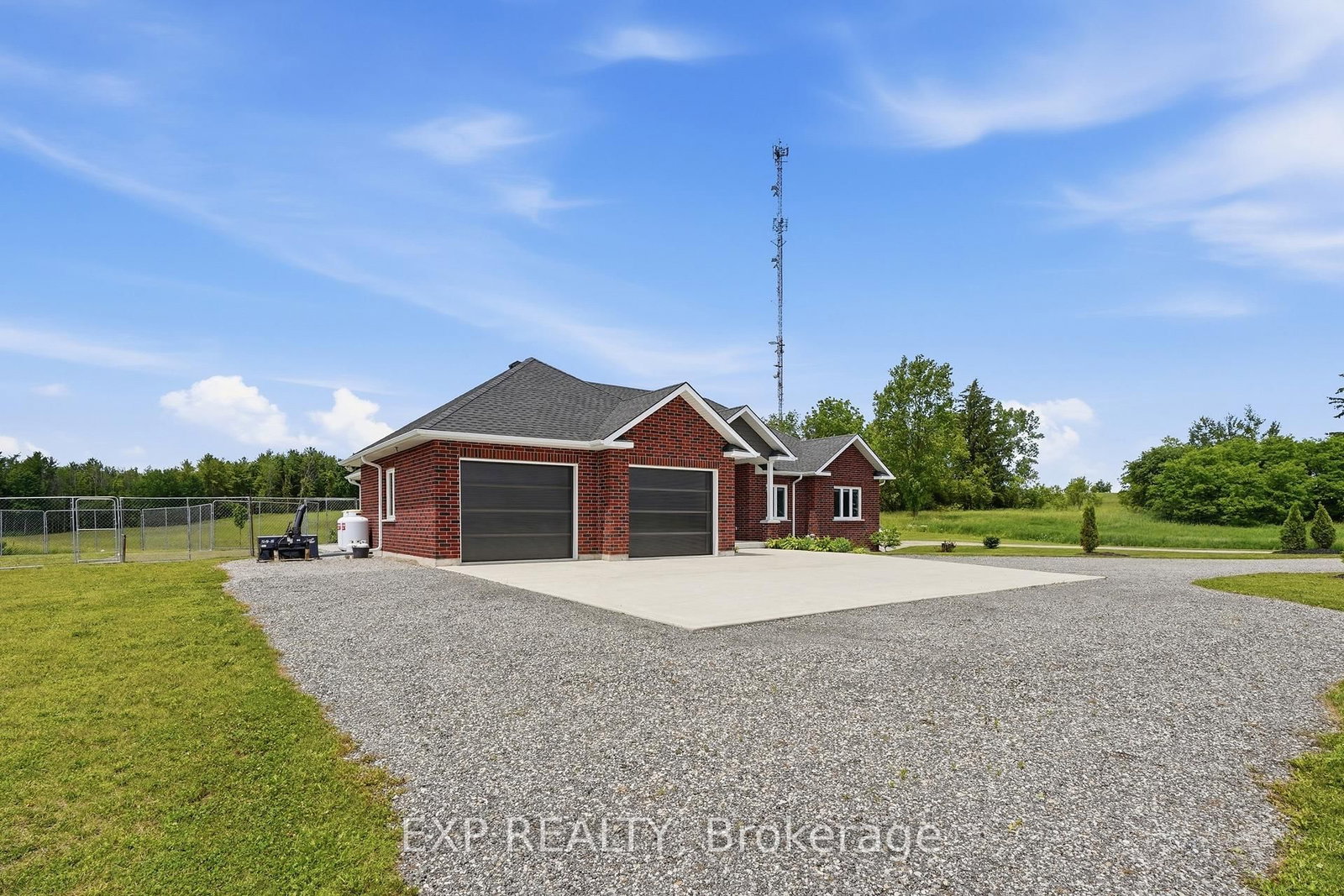 Detached House for sale at 117 Mary Street, North Huron, Ontario, N0G 2W0 - Wingham - MLS: X13463580