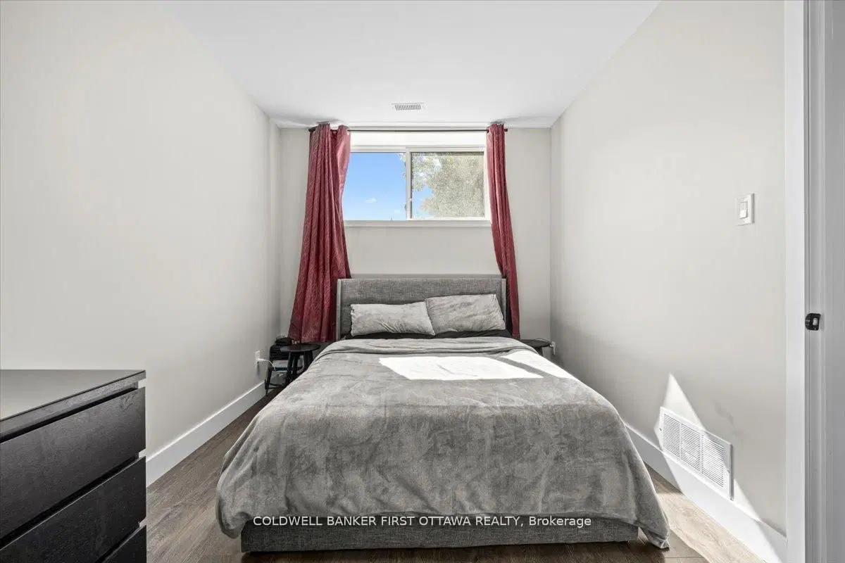 A/B - 22 Inverkip Avenue, Ottawa, ON — photo 15
