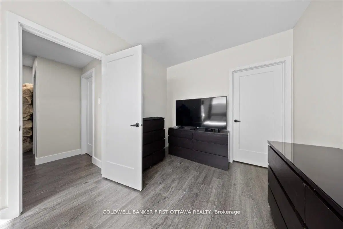 A/B - 22 Inverkip Avenue, Ottawa, ON — photo 16