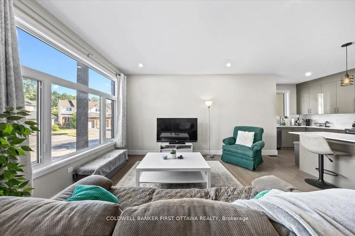A/B - 22 Inverkip Avenue, Ottawa, ON — photo 5