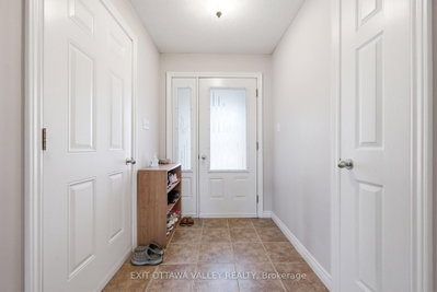 6 Cockcroft Crescent • Deep River, ON photo 4