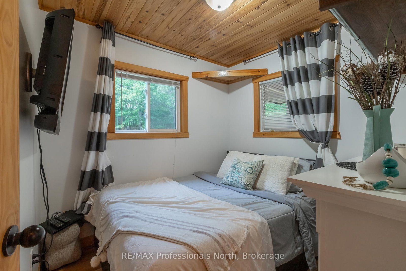 1628 Boshkung Lake Road • Algonquin Highlands, ON photo 16