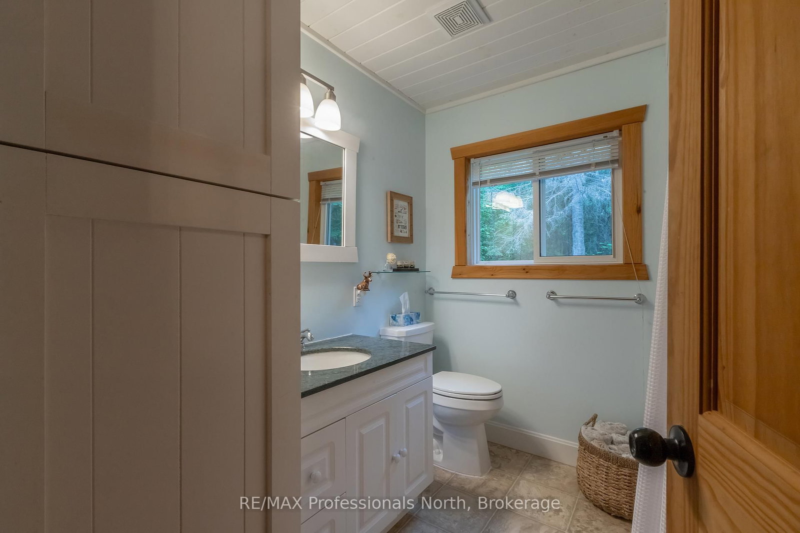 1628 Boshkung Lake Road • Algonquin Highlands, ON photo 17