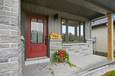 186 Seabert Drive • Arnprior, ON photo 2