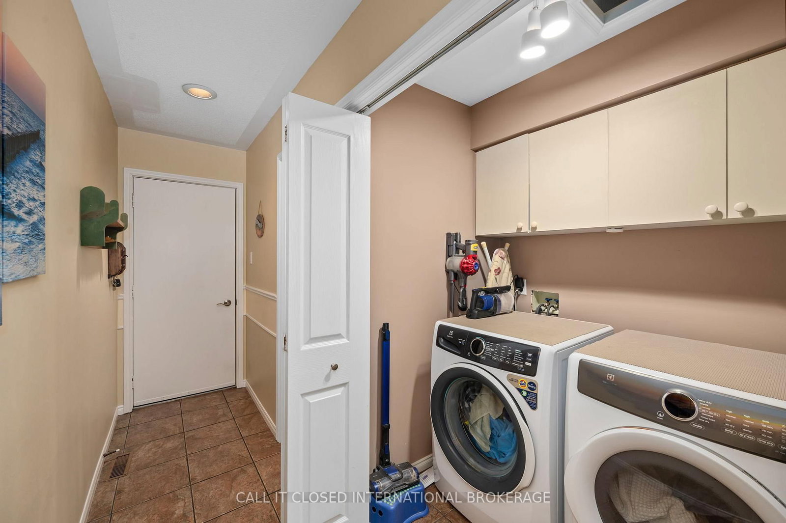 39833 SHADY LANE Crescent • Southwold, ON photo 15