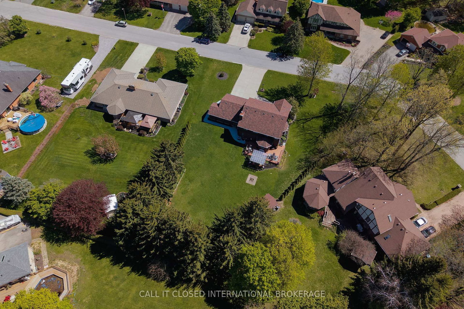39833 SHADY LANE Crescent • Southwold, ON photo 44