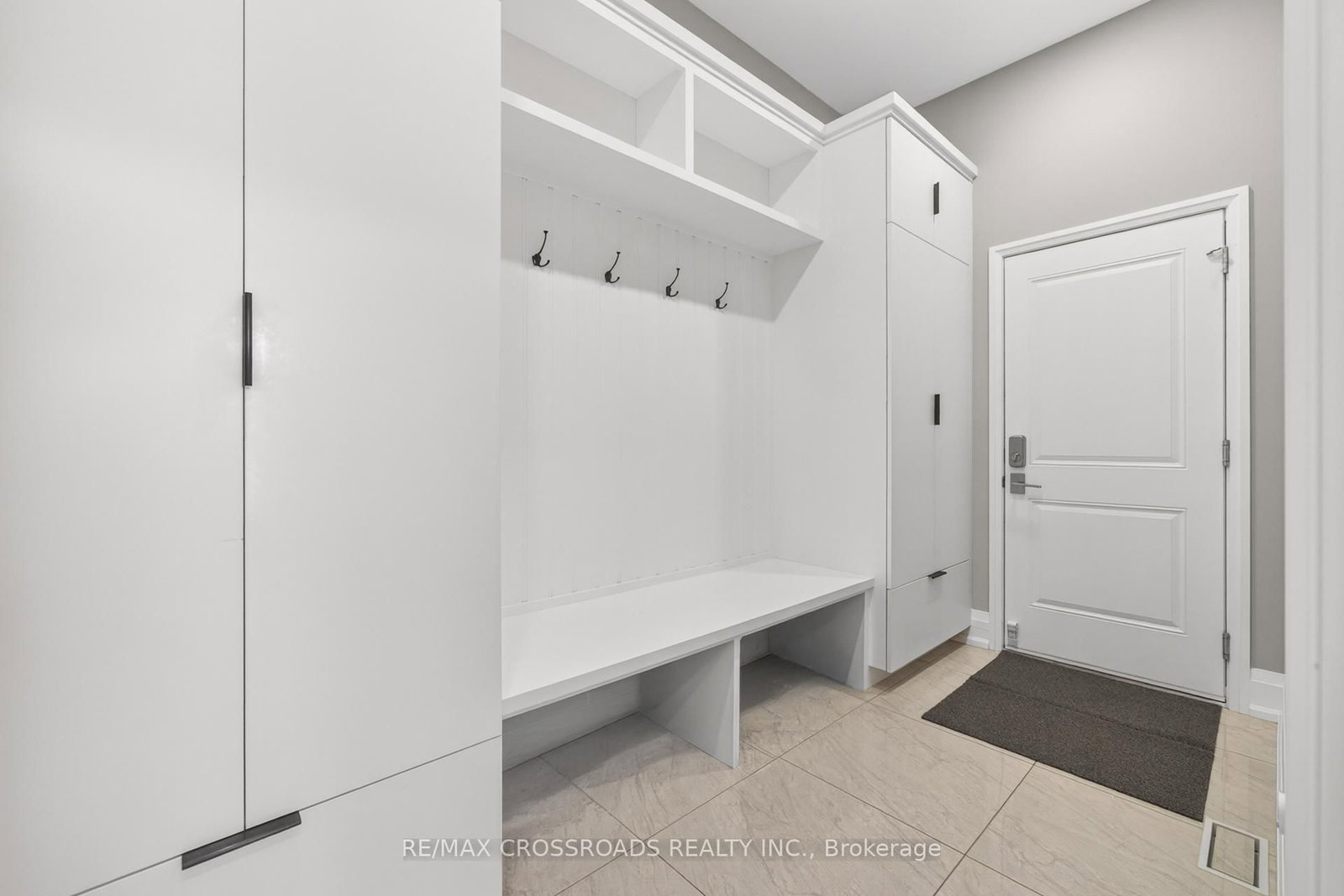 11 Oakley Court • Hamilton, ON photo 6