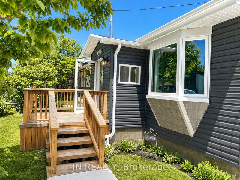 1962 Franklin Avenue W W