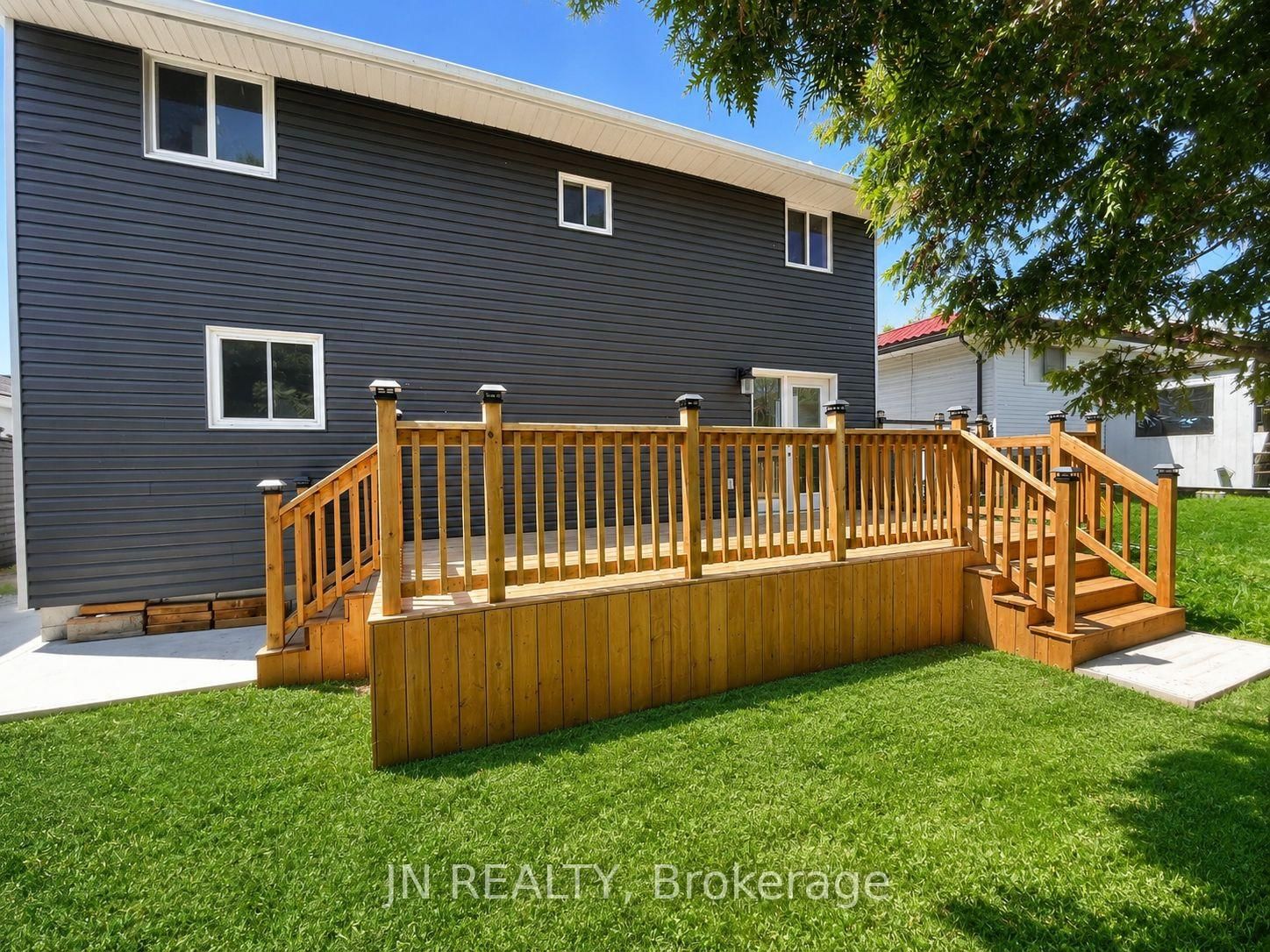 1962 Franklin Avenue W • Sarnia, ON photo 5