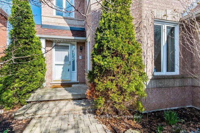 33 Strathroy Crescent