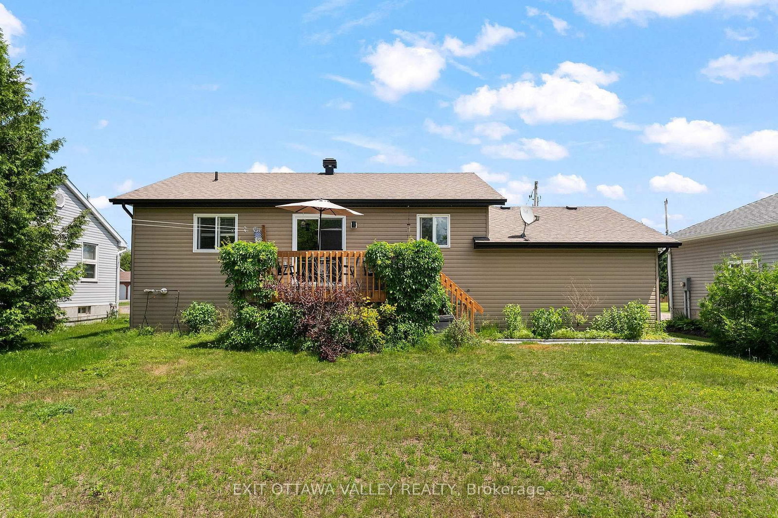 9 Minto Street • Beachburg, ON photo 37