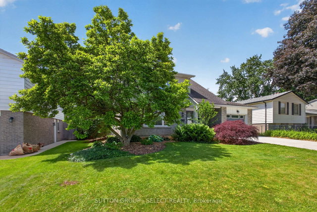 33 Farnham Crescent