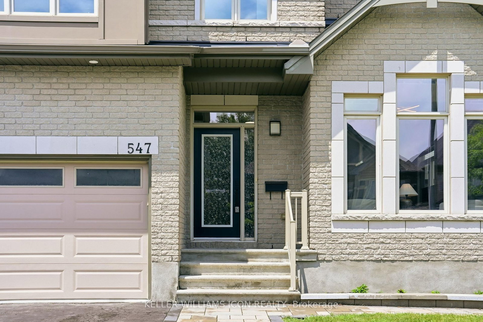 547 Peerless Street • Ottawa, ON photo 1
