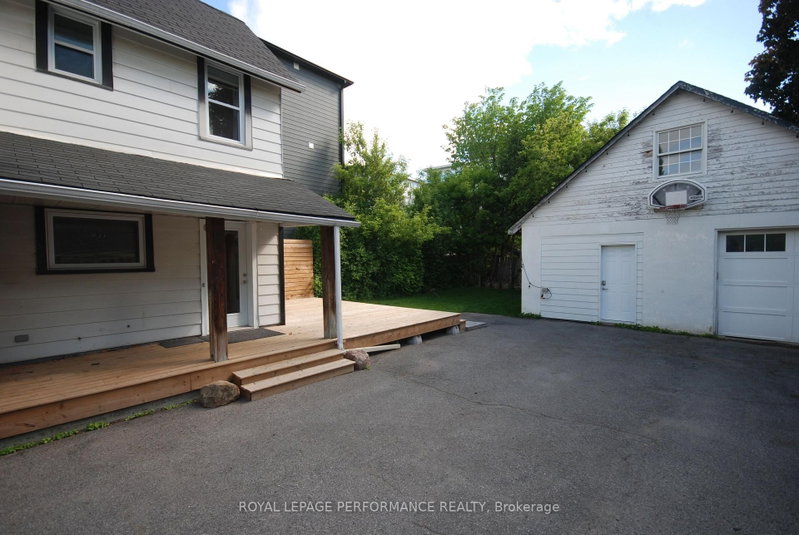 345 Tweedsmuir Avenue