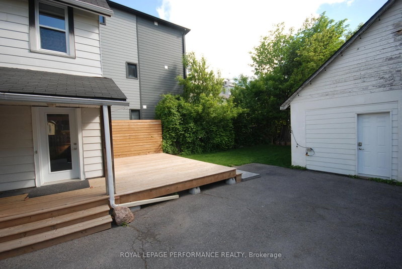 345 Tweedsmuir Avenue