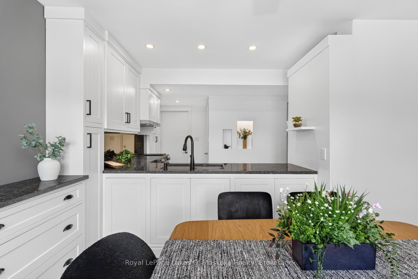 19 John Street • Huntsville, ON photo 10