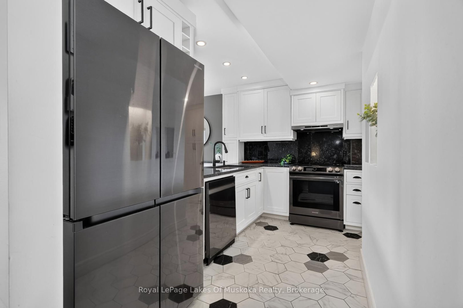 19 John Street • Huntsville, ON photo 11