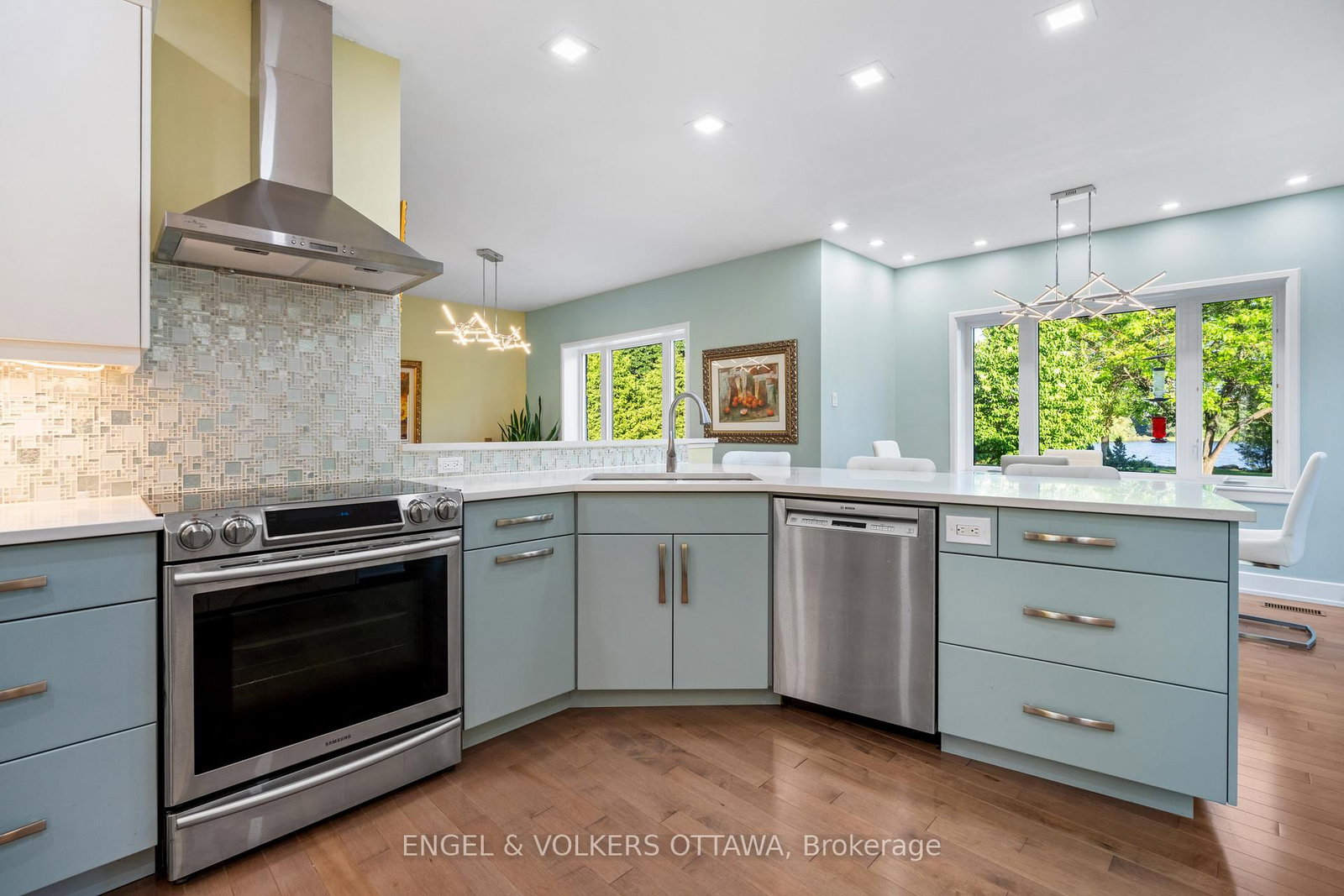 1562 Lakeshore Drive • Ottawa, ON photo 13