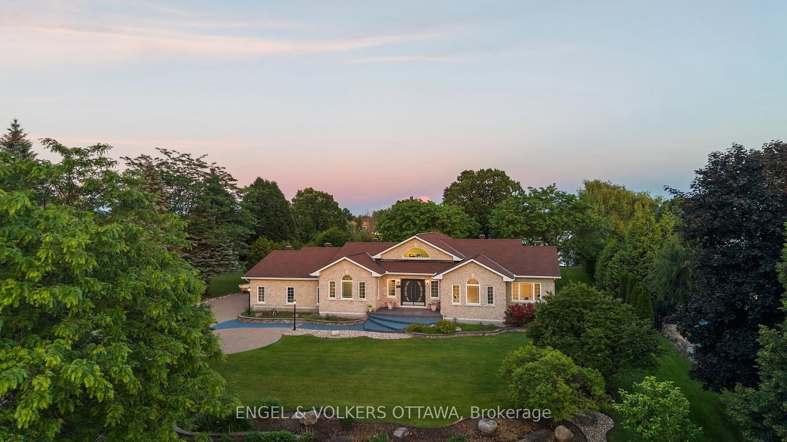 1562 Lakeshore Drive • Ottawa, ON photo 2
