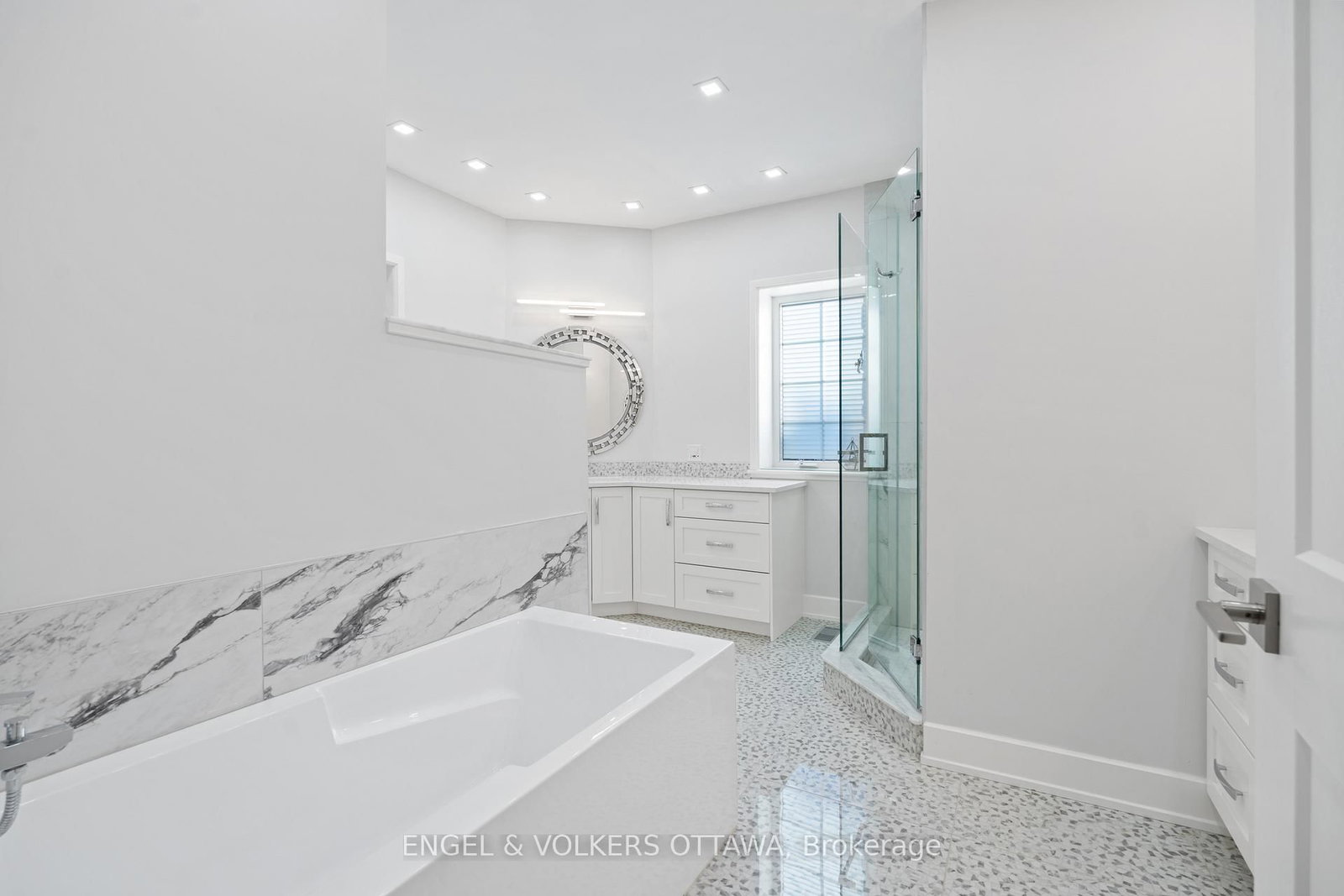 1562 Lakeshore Drive • Ottawa, ON photo 24