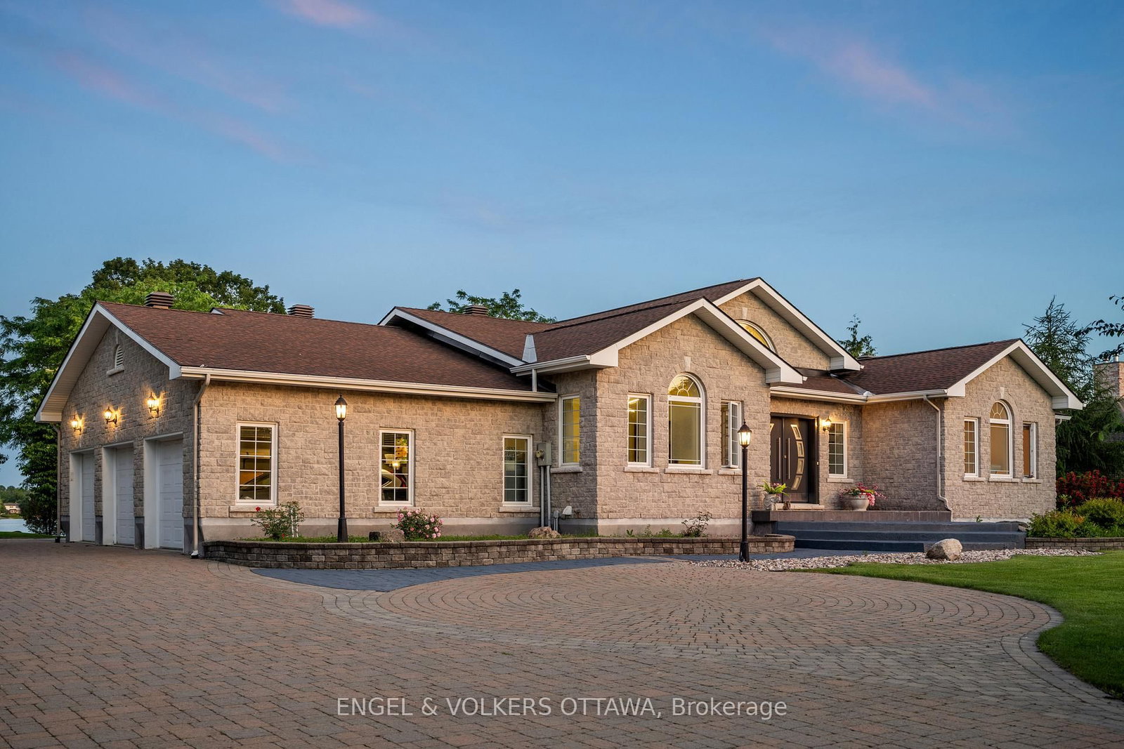 1562 Lakeshore Drive • Ottawa, ON photo 3