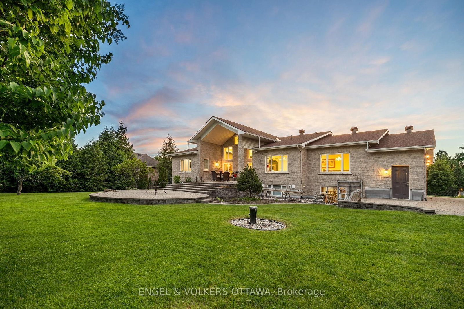 1562 Lakeshore Drive • Ottawa, ON photo 39