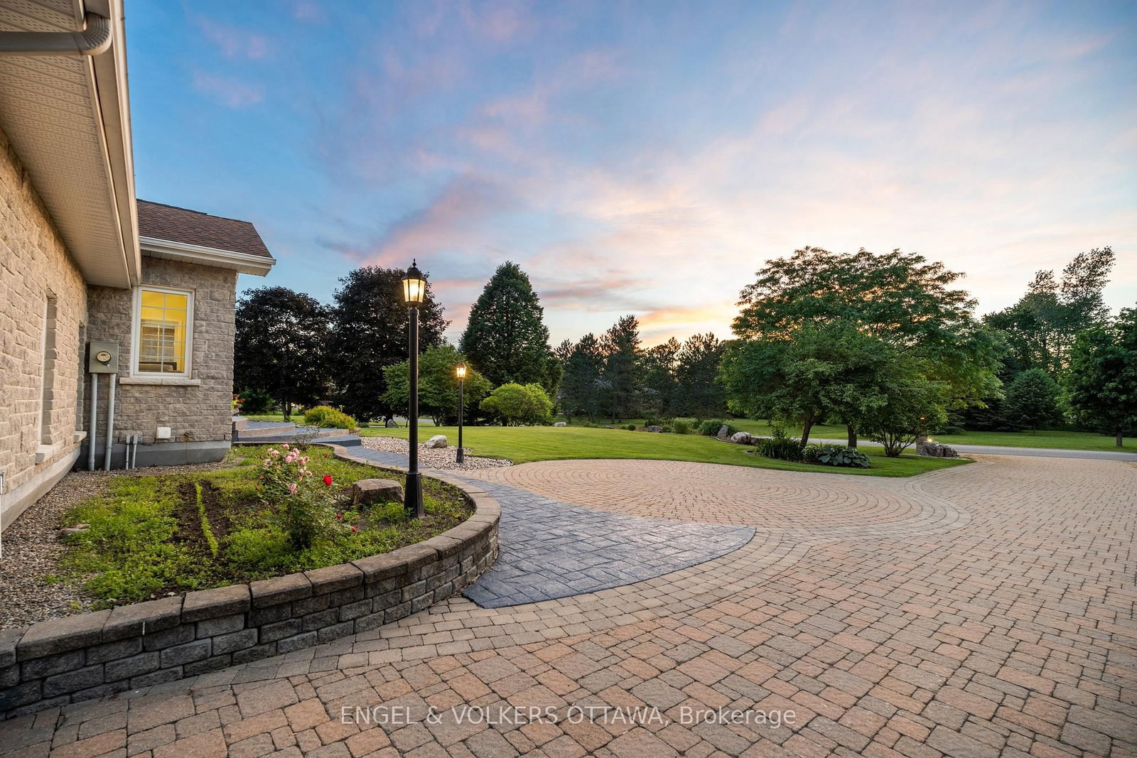 1562 Lakeshore Drive • Ottawa, ON photo 41