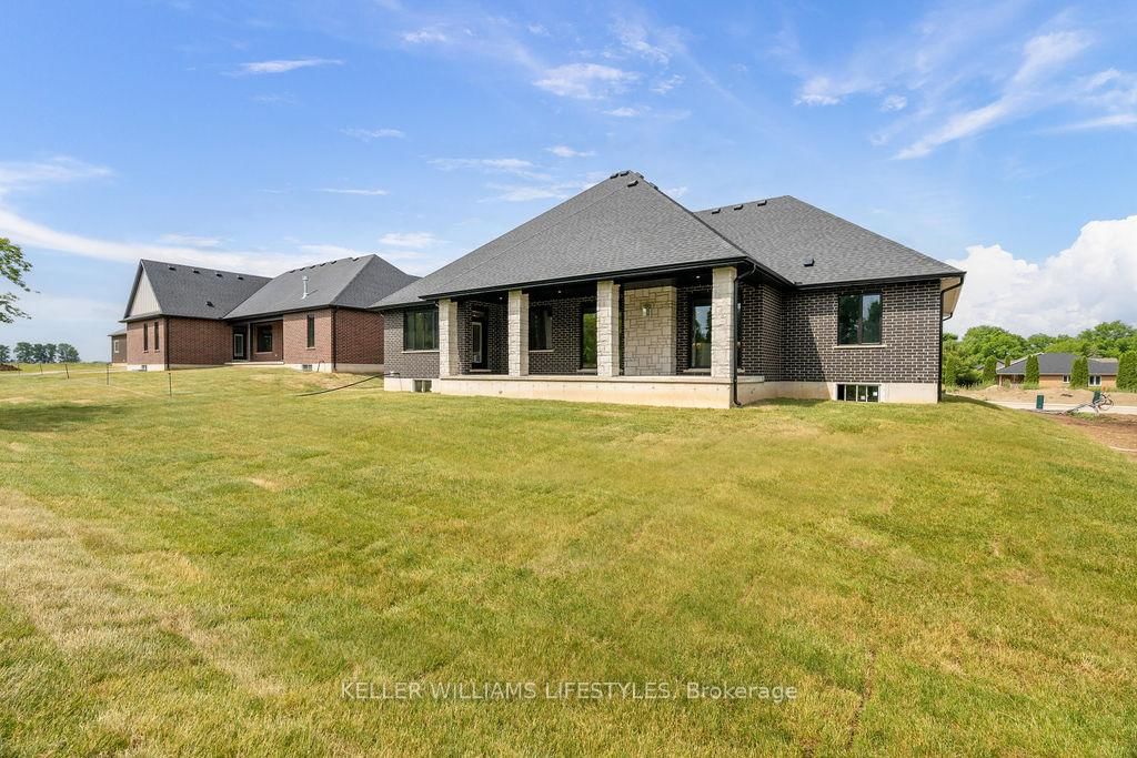 28 MANNING Court • Lambton Shores, ON photo 6