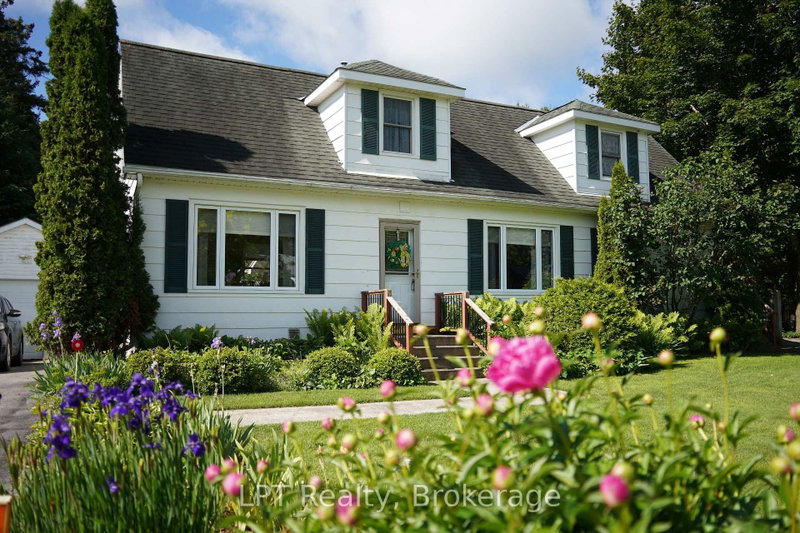 880 16th Street W