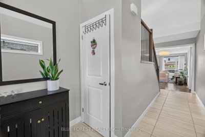 742 Freeport Street • London North, ON photo 5