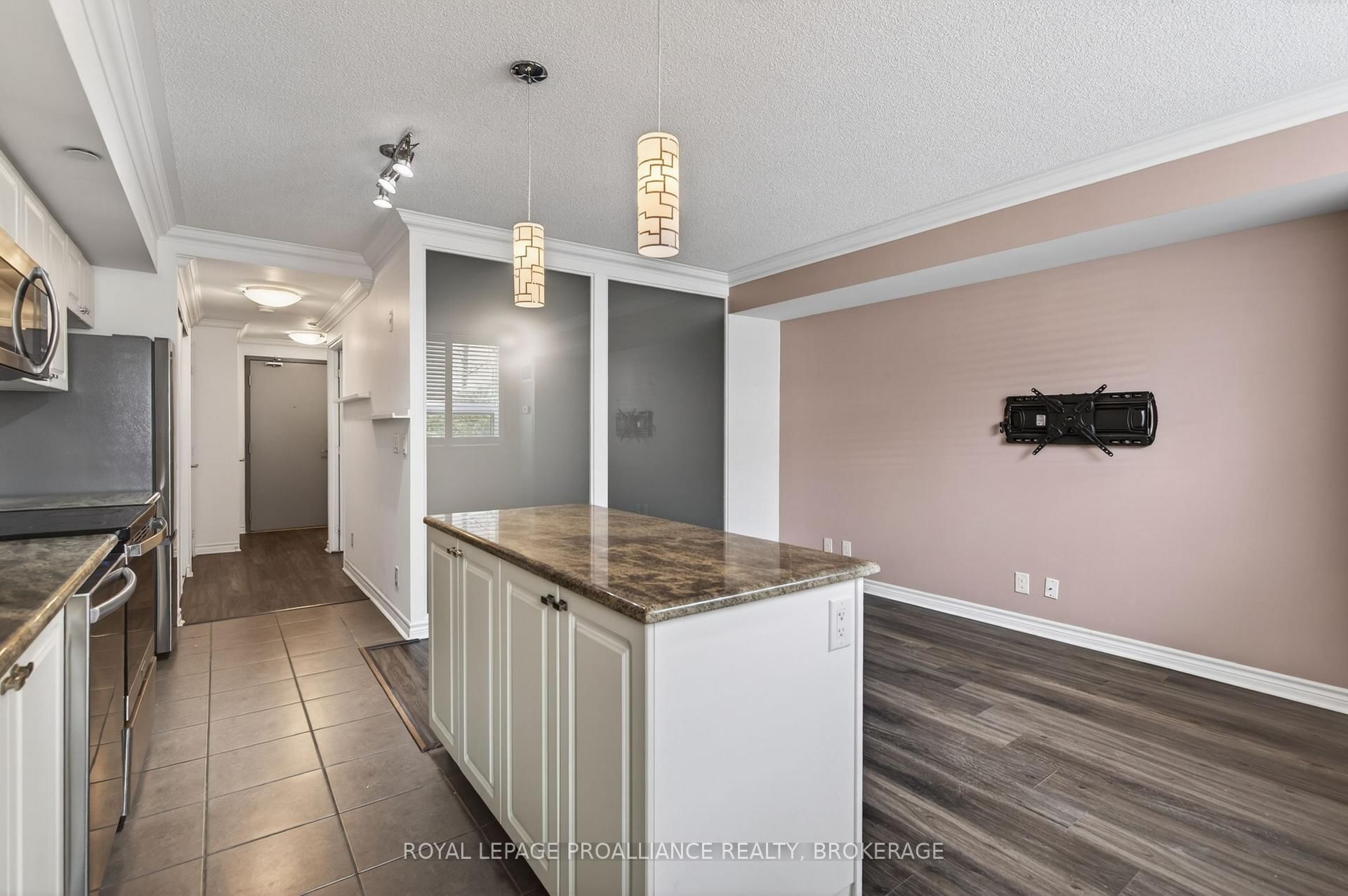 121 Queen Street, Unit A2