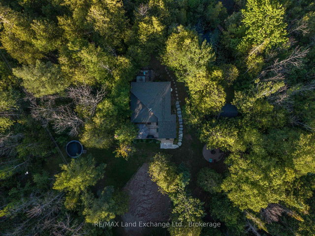 18 Hicks Lane N