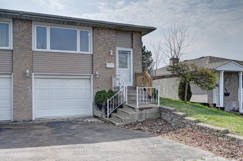 home for lease on 11 Dinison Crescent