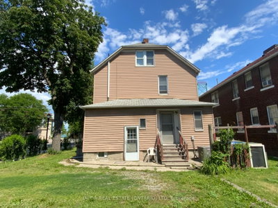 2995 University Avenue W — photo 2