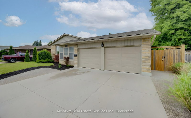127 Strathcona Crescent