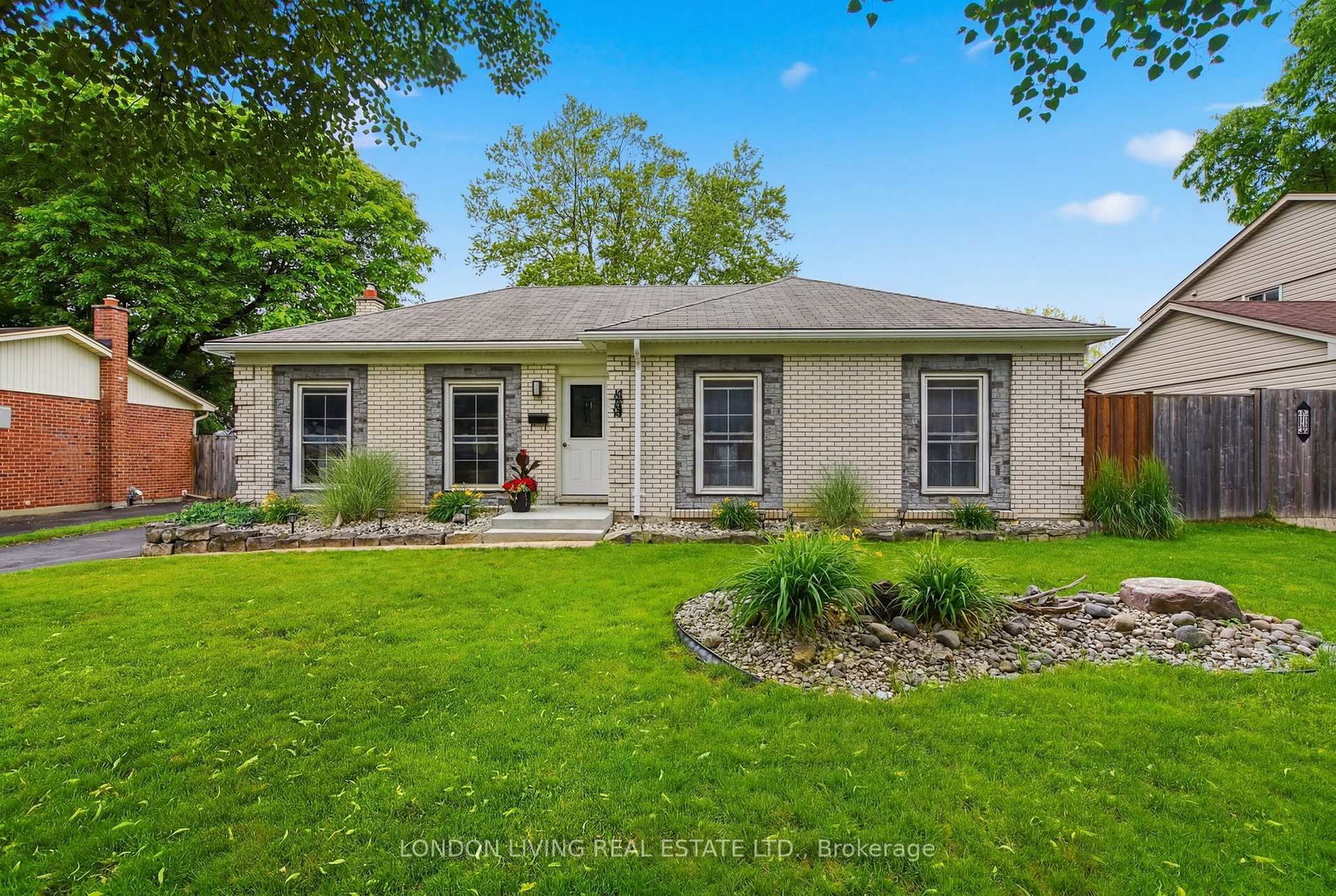 1400 Stoneybrook Crescent, London North
