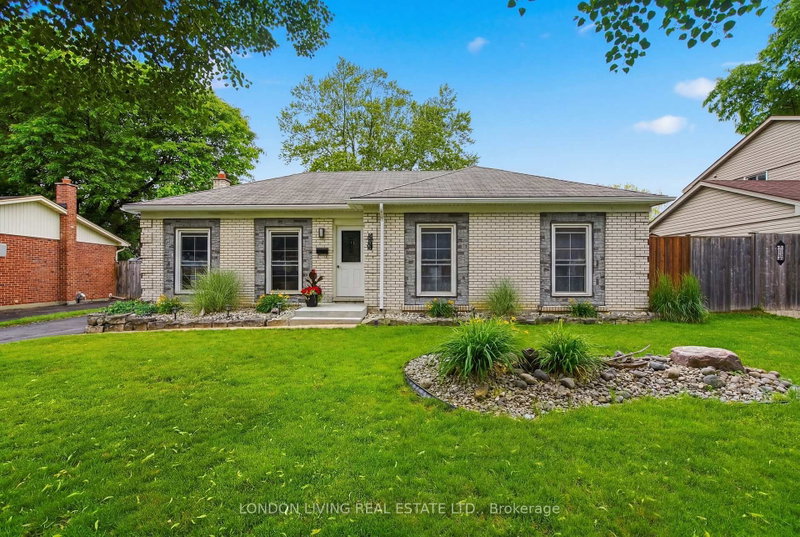 1400 Stoneybrook Crescent