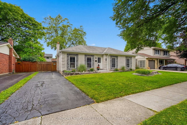 1400 Stoneybrook Crescent