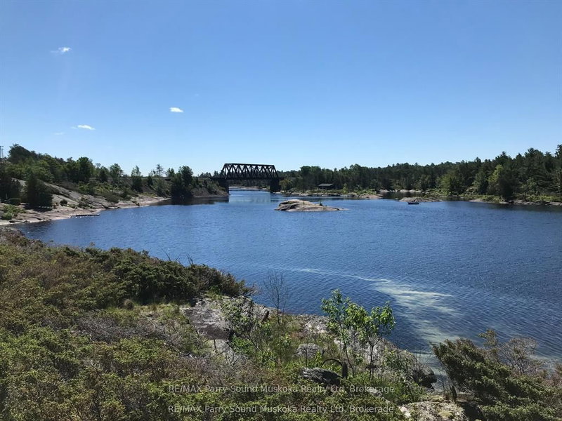 0 Pickerel River