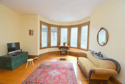28 St Clair Avenue • Hamilton, ON photo 8