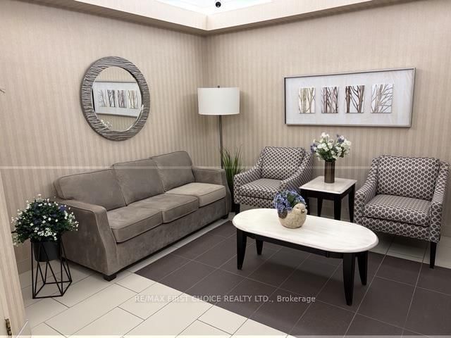 208 - 253 Pioneer Drive