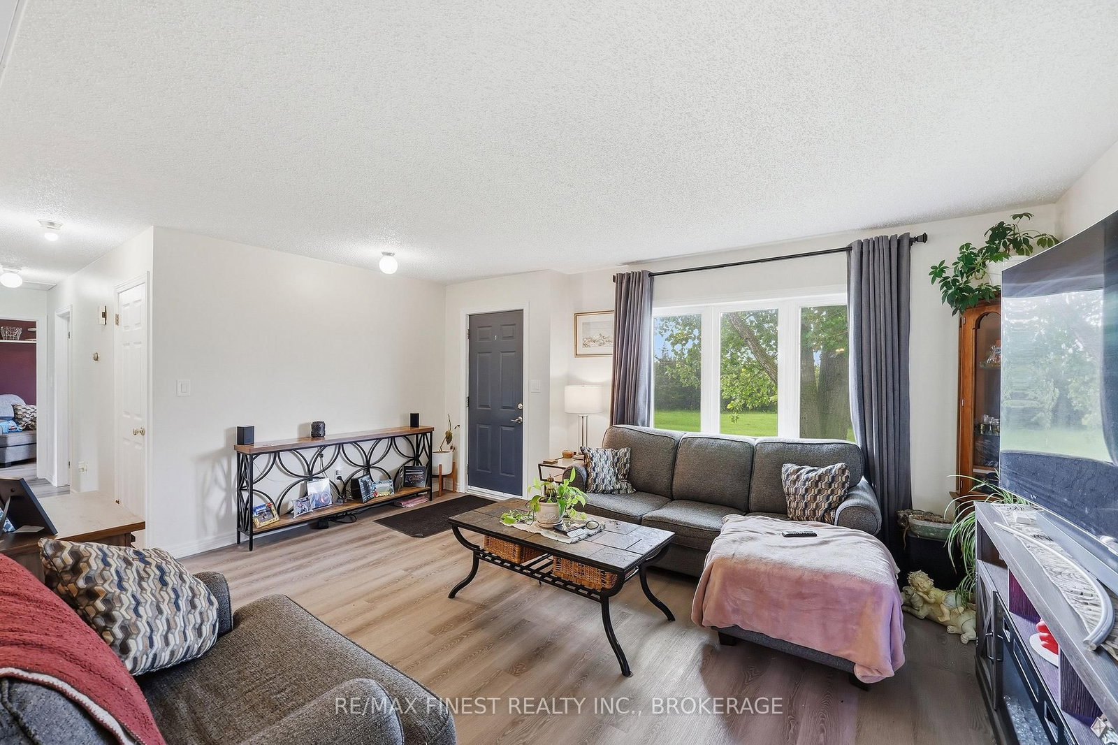 697 Hinch Road • Newburgh, ON photo 9