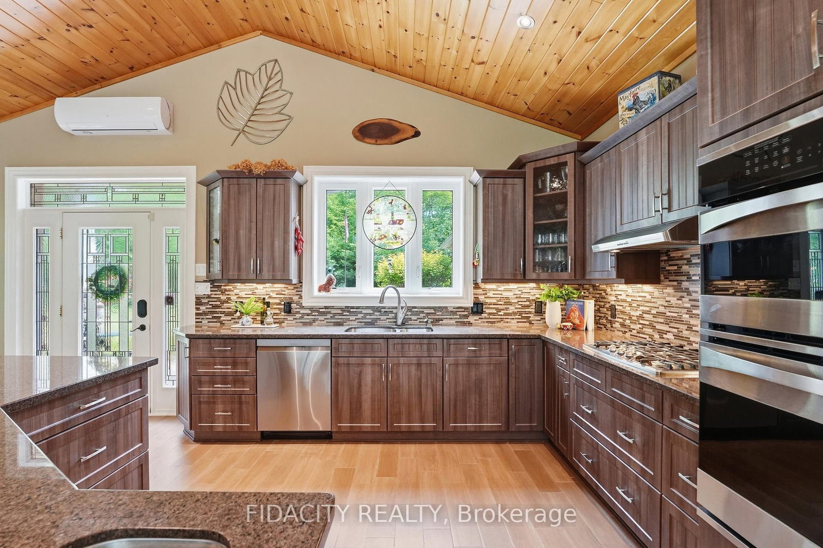 1492 Devil Lake Road • Perth Road, ON photo 11